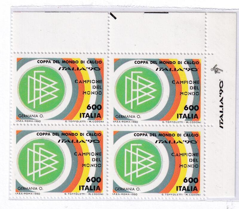 Quartina Francobolli Italia Anno 1990 cat. n. 1960 Italia 90 Germania Campione del Mondo (quartina d'angolo con logo)