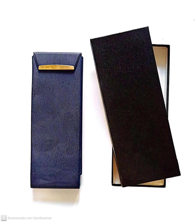 Contenitore per monete tascabile con astuccio