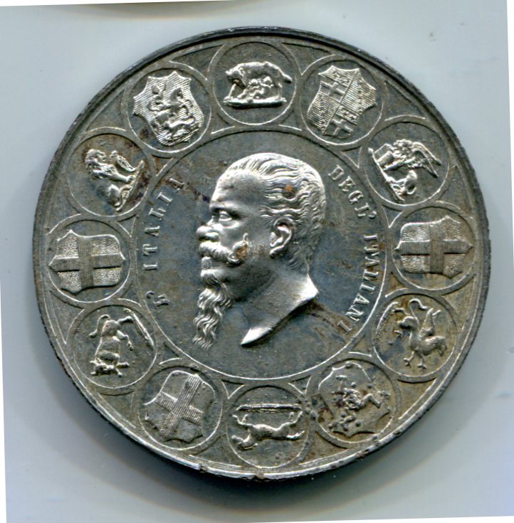 Medaglia commemorativa. Vittorio Emanuele II L’Italia degli Italiani. Prima mostra italiana di Firenze MDCCCLI. Nicolini inv. Farnesi incise Natarelli disegno. Spl Antimonio Diam. 54 mm.