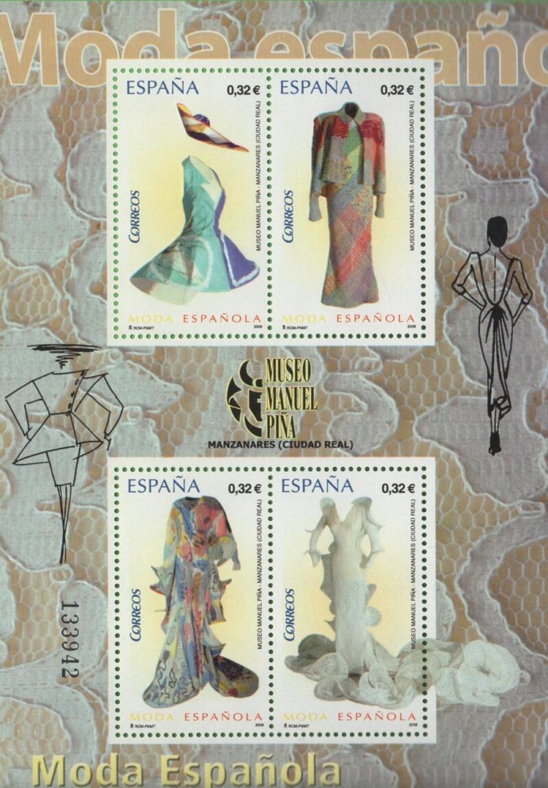 Foglietto Spagna Anno 2009 Museo del Costume di Madrid Terza serie Abiti di Manuel Pina (BF 198)